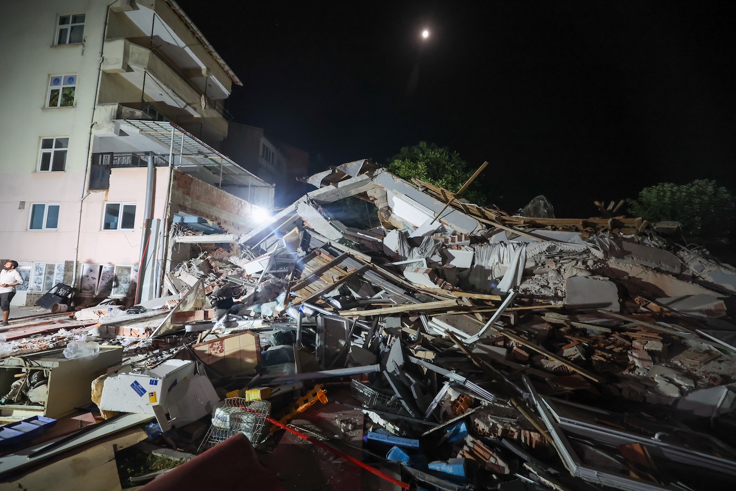 Magnitude 6.1 Quake Flattens Buildings In Turkey’s Balikesir Province