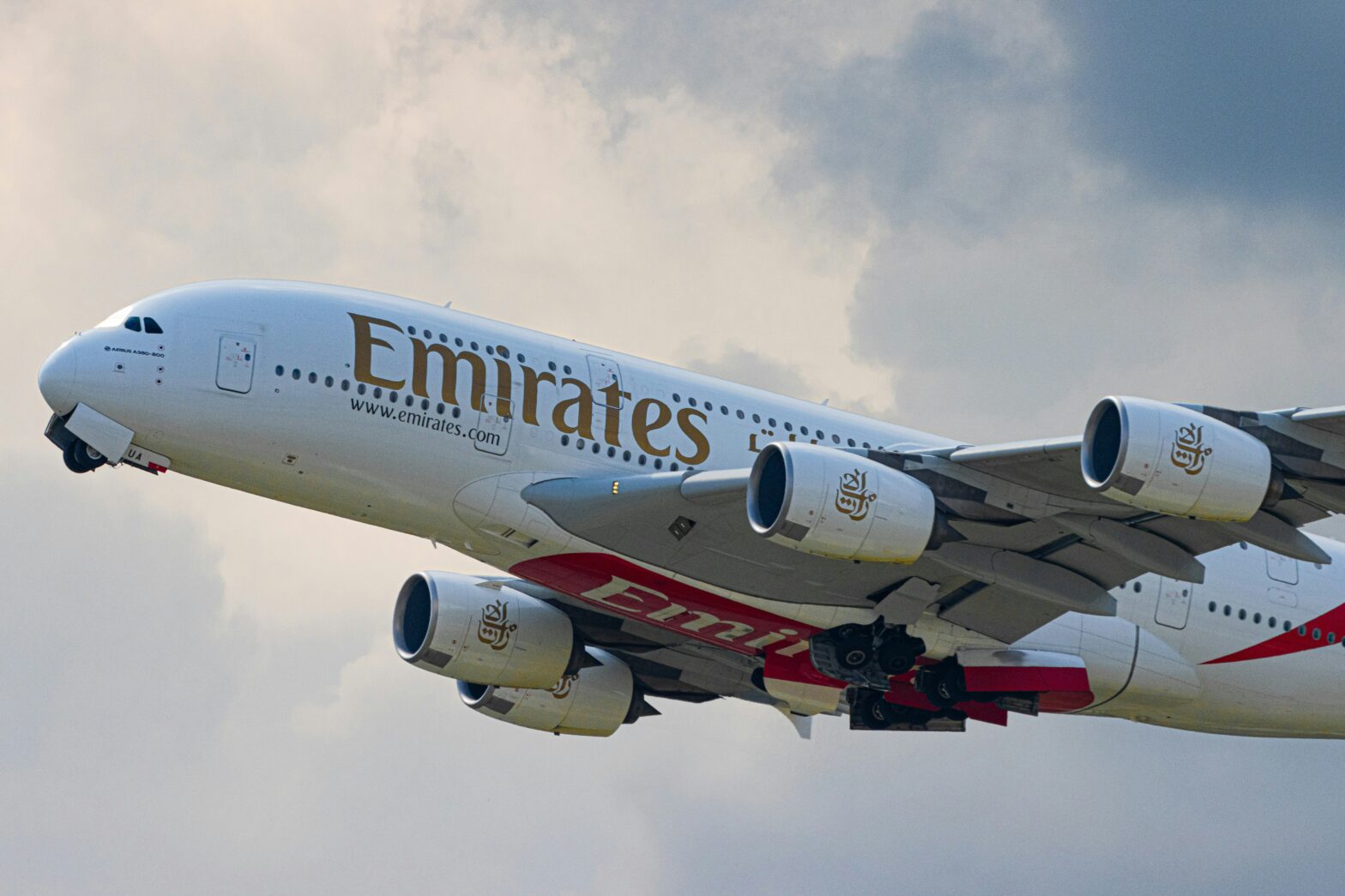 Emirates Changes Policy On This Commonly Traveled With Electronic – Here's What To Know