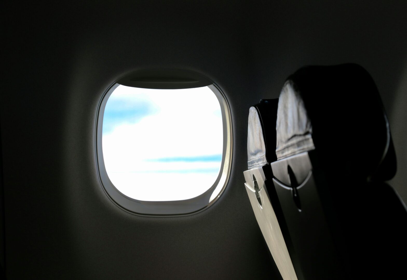 Delta and United Sued For Charging Extra For Faux Window Seats