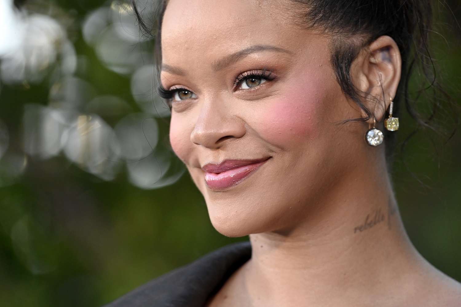 Rihanna's 'Art Of Packing' Includes Furry Handcuffs And Sexy Pool Gear