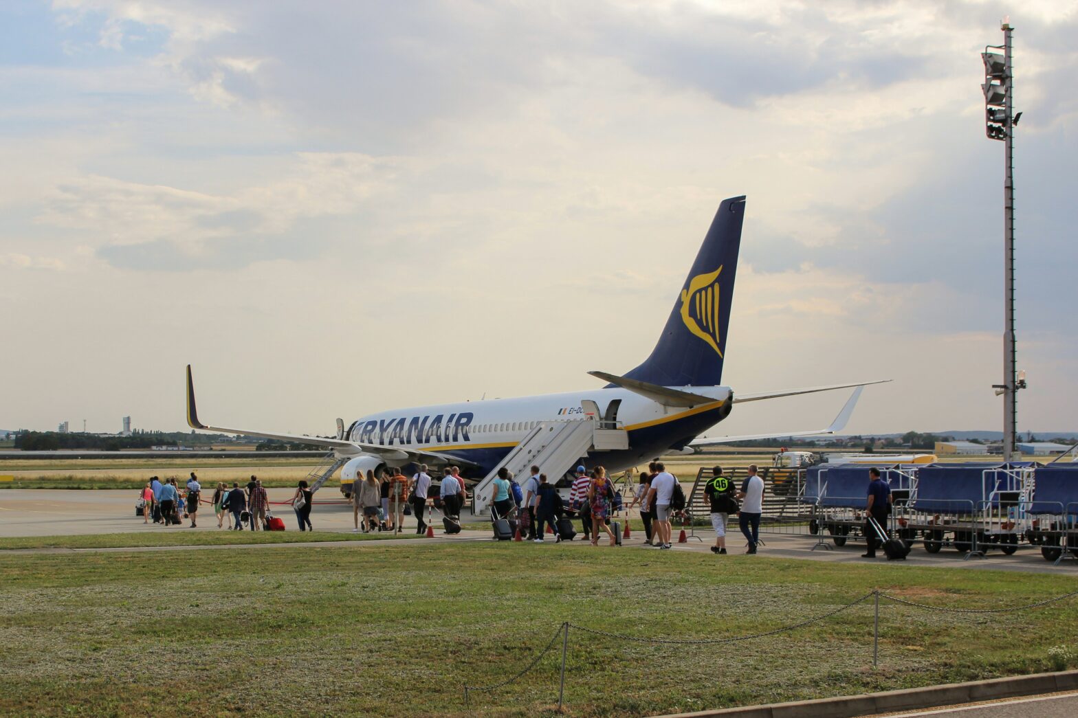 Ryanair Increases Baggage-Spotting Bonuses For Staff As Low-Cost Airlines Tighten Luggage Rules