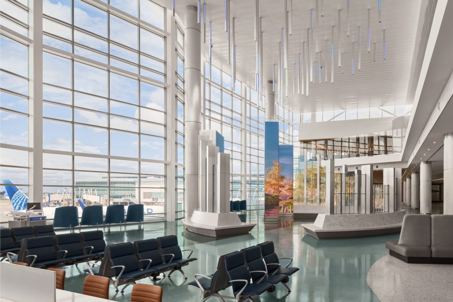 United Airlines Opens Its Largest Airport Lounge In Houston